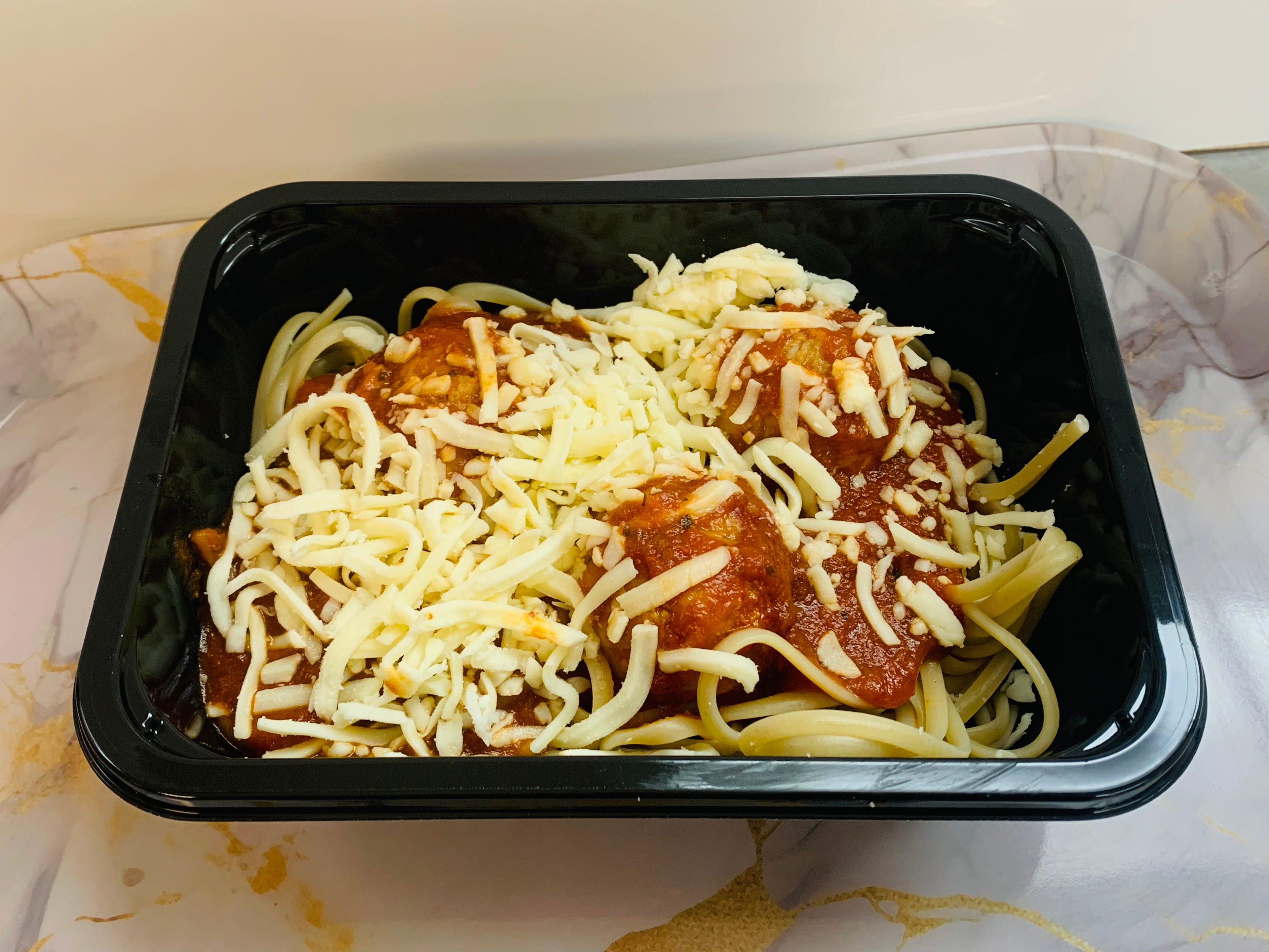 Boulettes à l'italienne sur linguini